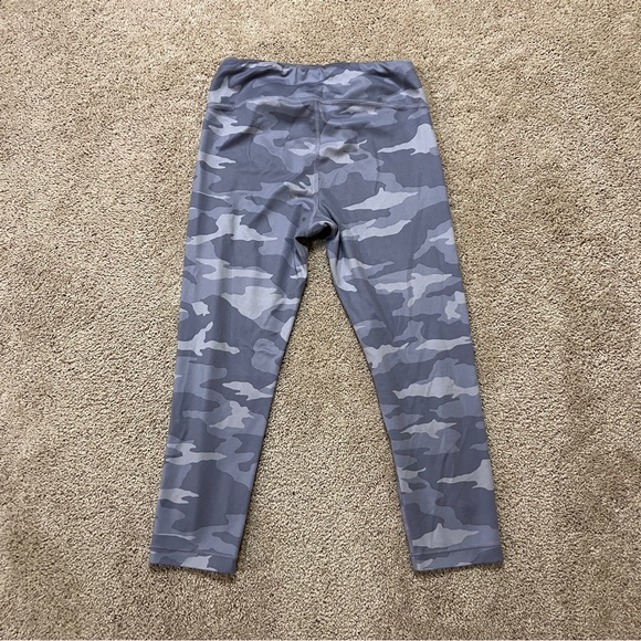 Girls Athleta Printed Chit Chat Capri Leggings Size Large (12) - Picture 2 of 10